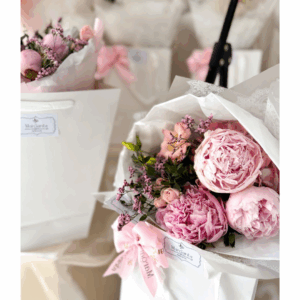 Ramo de 3 peonias con Hortensia