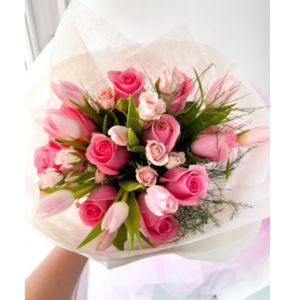 Ramo rosas y tulipanes